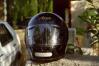 Gros plan d'un casque heureux ! Qui &eacute;tait sur la t&ecirc;te d'un motard heureux ! ;o)))